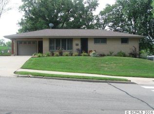 1836 Carter Rd, Dubuque, IA 52001