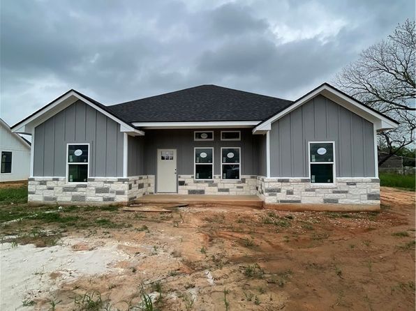 412 E Hunt St, Bremond, TX 76629