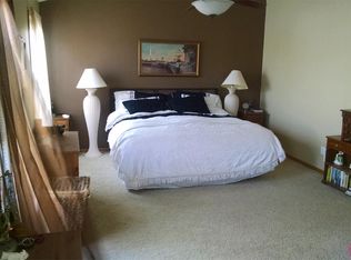 7848 Elm Grove Ln, New Hope, MN 55428