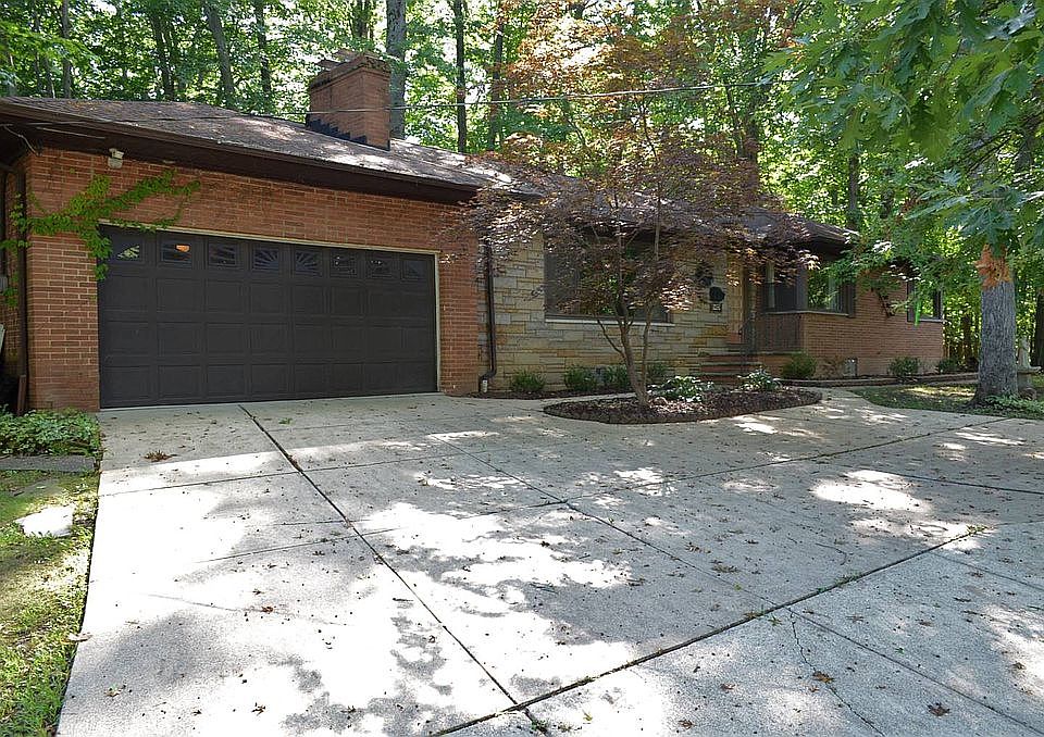 1st image of 2423 Wellington Ave