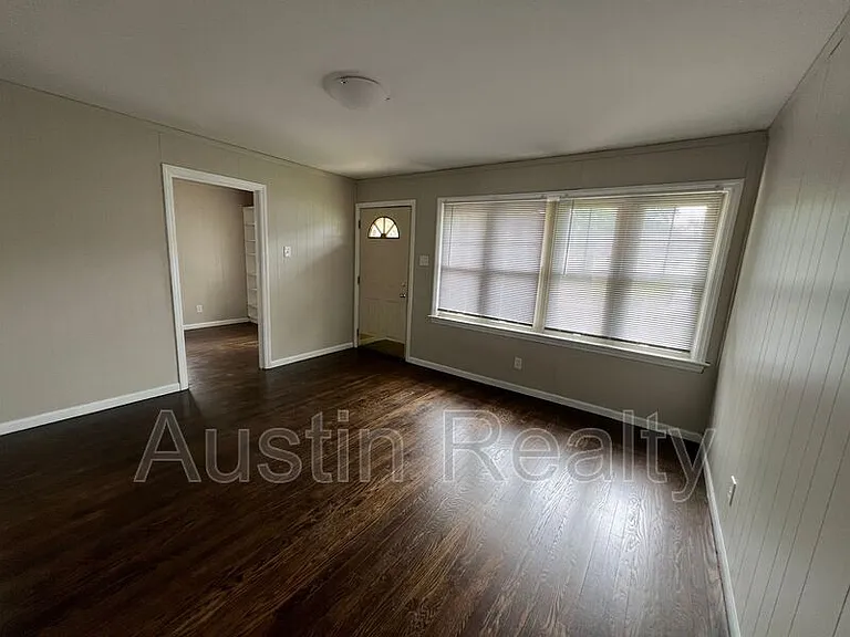 4419 Lindscott Ave — Photo 3