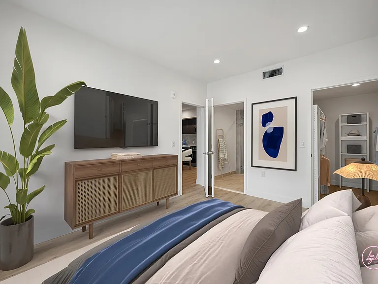 Bedroom with In-Suite Bathroom and Walk-In Closet - Dylan Floor Plan