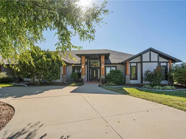 27439 Highland Dr, Louisburg, KS 66053