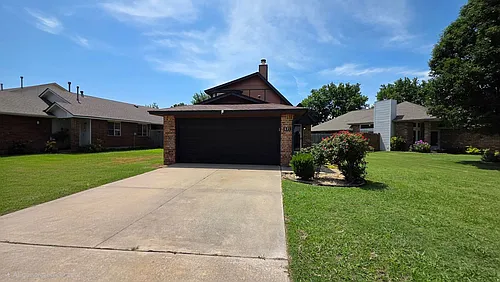 621 Stoneridge Dr Photo 1