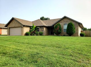 201 Kingsley Dr, Monett, MO 65708