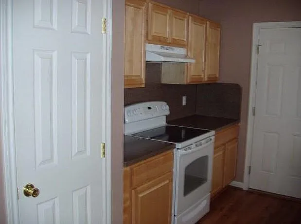 3 bed, 2.0 bath, 1092 sqft, $1,550 — Photo 3