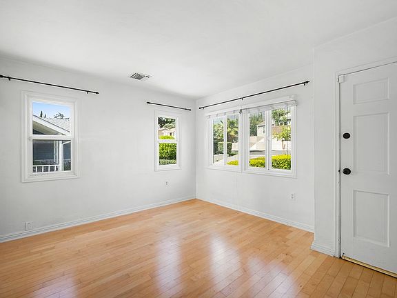 2nd image of 3120 Alabama St