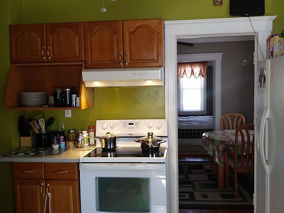 2nd image of 2418 Holmes St