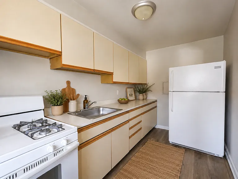 24 Surrey Rd #4 — Photo 5