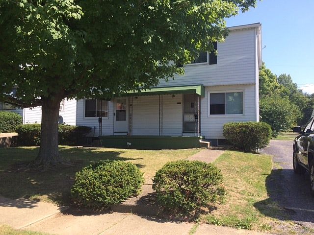 Hardwood floors, newer windows and appliances!