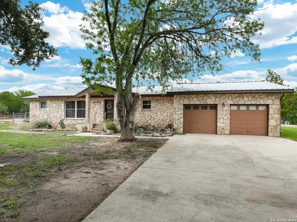 9950 Fm 471, LaCoste, TX 78039