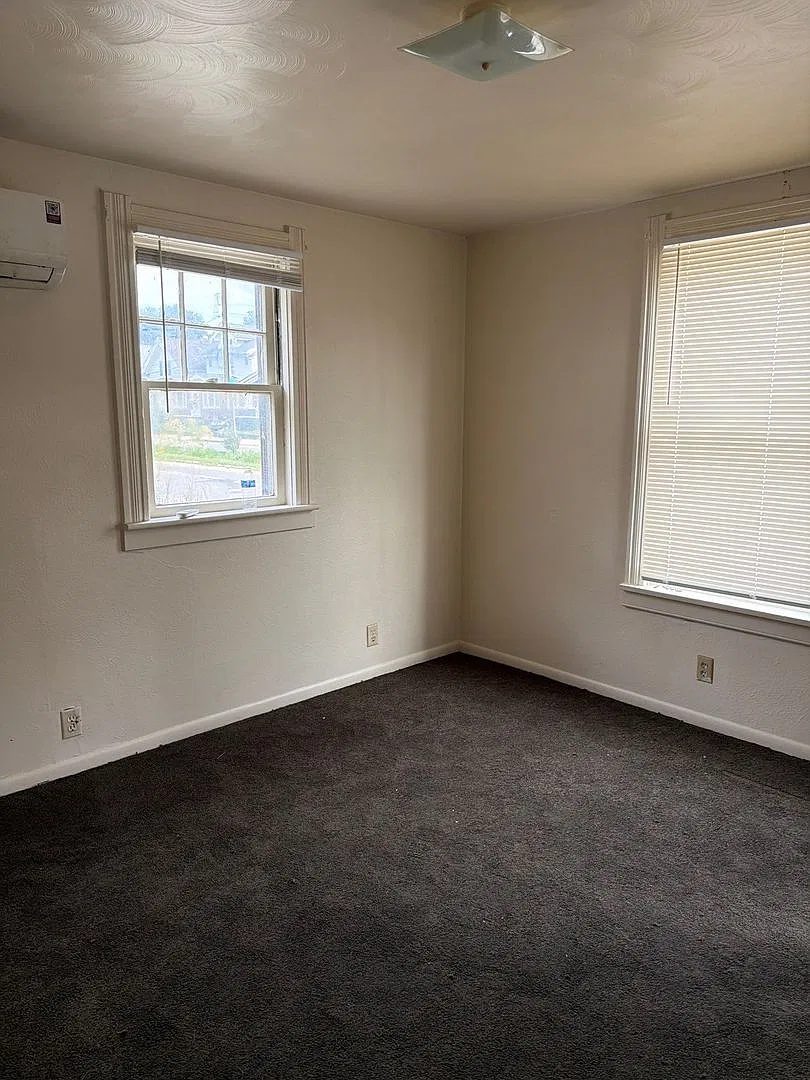 Broadway 4-plex — Photo 3