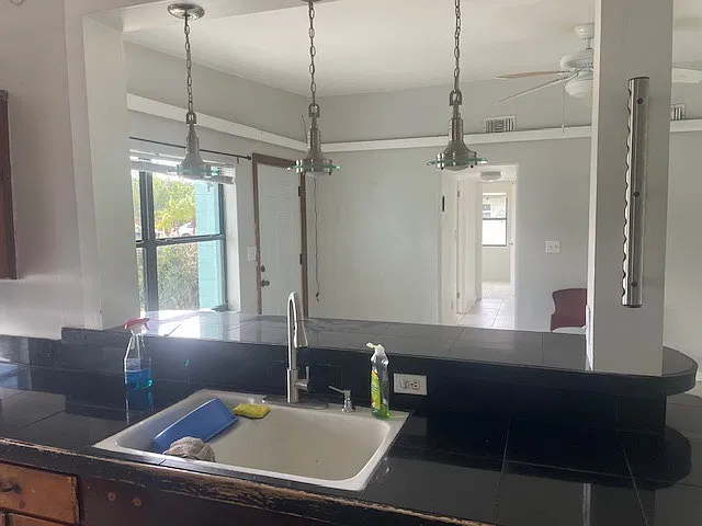 3 bed, 1036 sqft, $1,600 — Photo 4