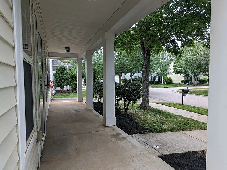 11204 Heritage Green Dr — Photo 17