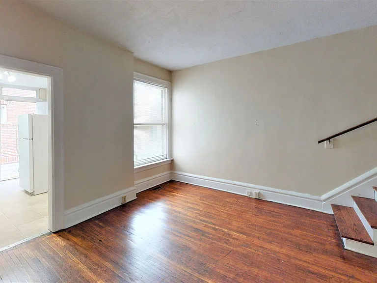 1482 Summit St — Photo 3