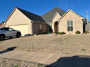 704 NW Blackstone Trl, Lawton, OK 73505