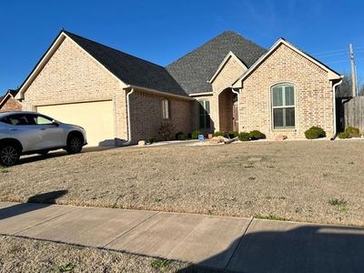 704 NW Blackstone Trl, Lawton, OK, 73505