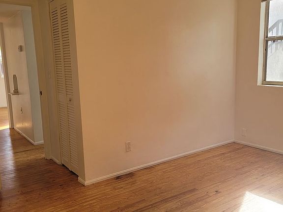 4th image of 3034 Belden St APT 1