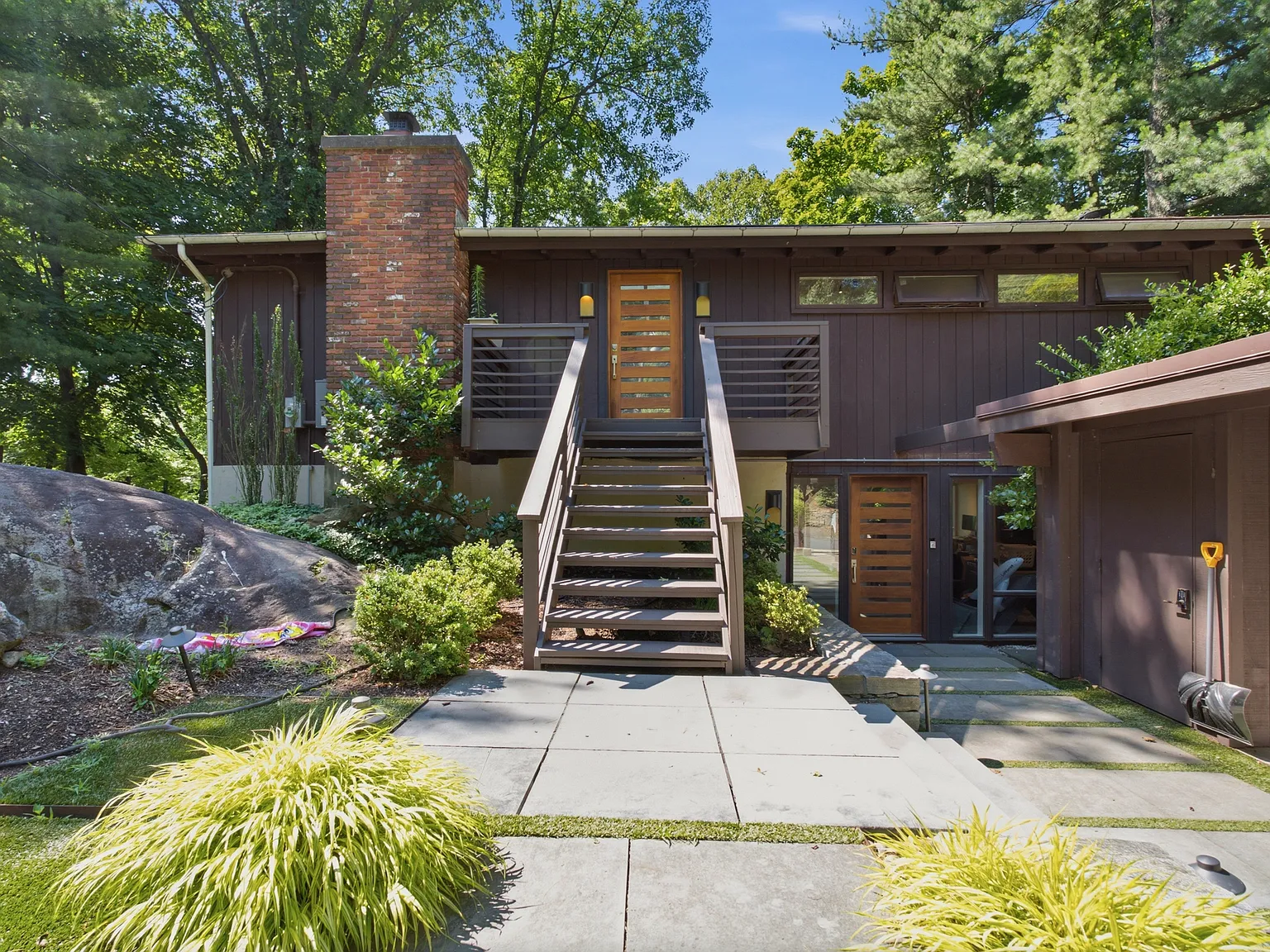4 bed, 2300 sqft, $9,000 — Photo 1