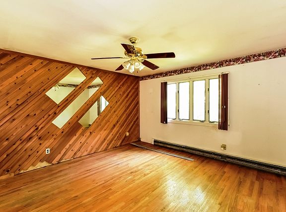 4th image of 72 Pineaire Ave