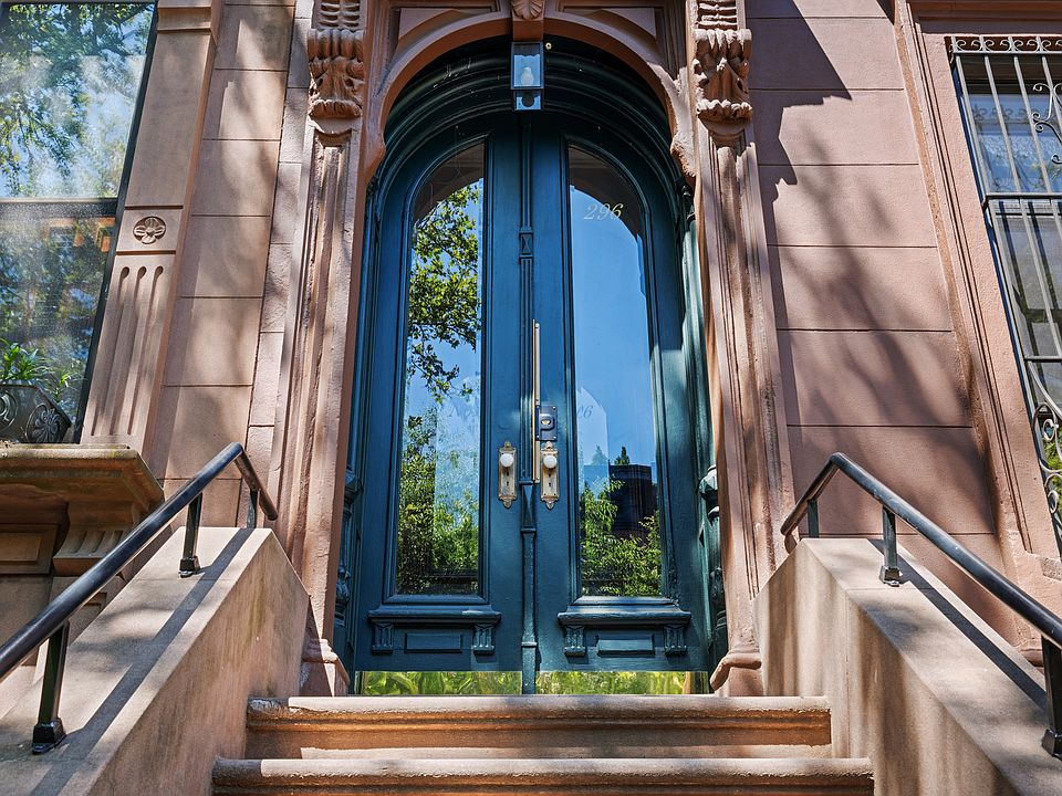 1st image of 296 Saint James Pl APT 1