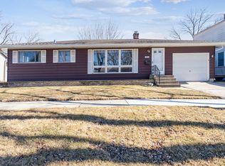 921 Singer Ave, Lemont, IL 60439