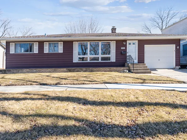 921 Singer Ave, Lemont, IL 60439