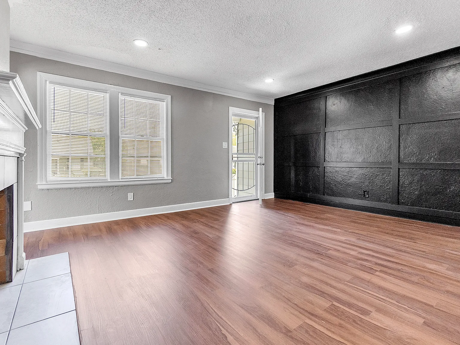 4 bed, 1.5 bath, 1400 sqft, $1,598 — Photo 2