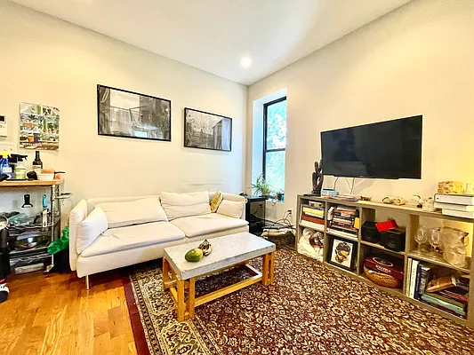 Rented by Pear NYC LLC | media 22