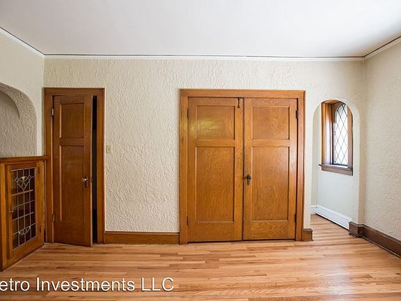5th image of 904 E Center St #A