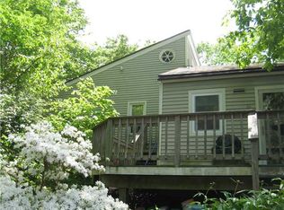 10 Yale Ct, Branford, CT 06405