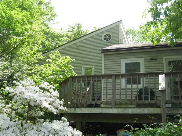 10 Yale Ct, Branford, CT 06405