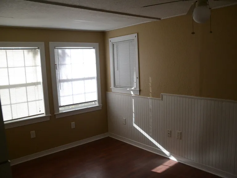 817 Bay St — Photo 2