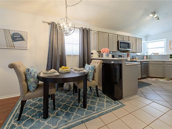 5th image of 7825 Cardinal Ct