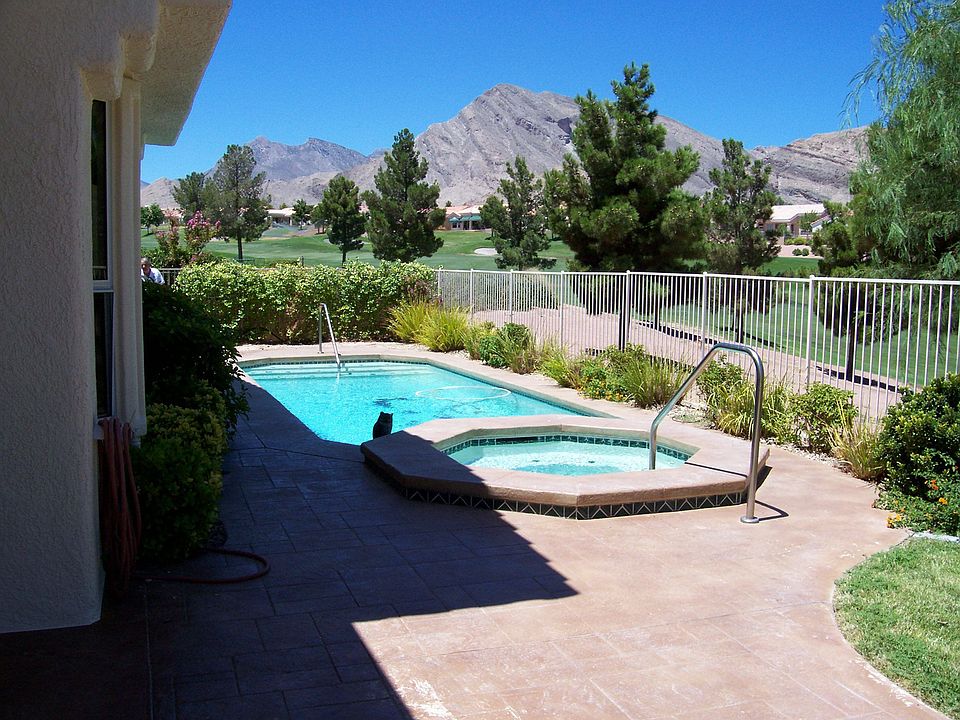 Golf course, pool 