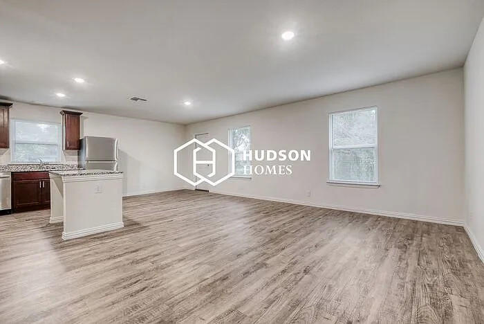 772 Mitchell Ave — Photo 3