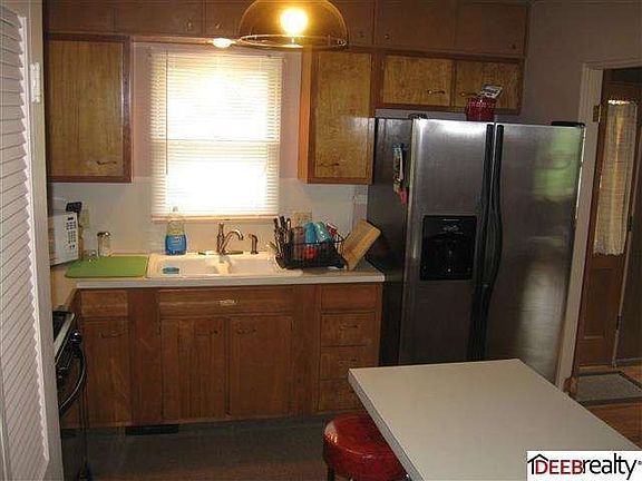 4th image of 9712 Manderson St