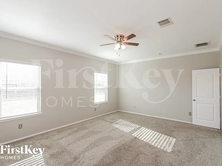 4407 Follina Trl — Photo 7