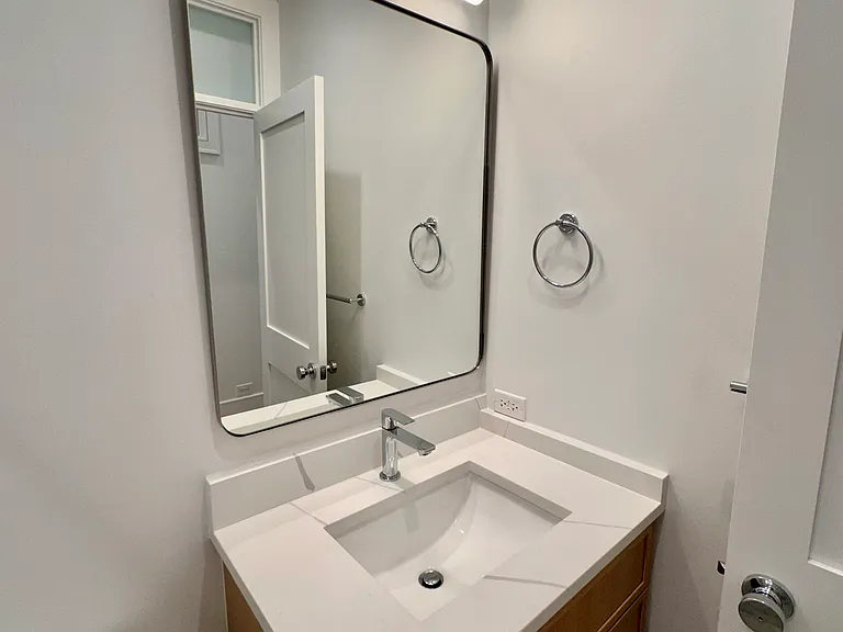 2950 N Sheffield Ave #1F — Photo 14