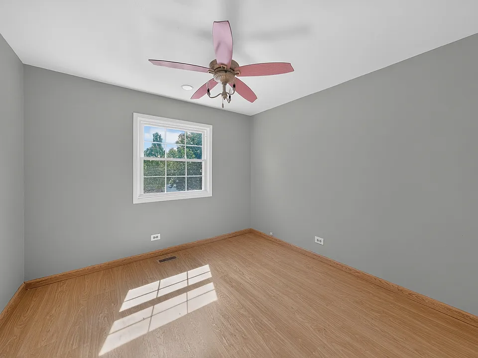 898 Debra Ln