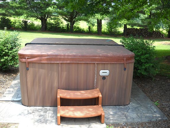 Hot tub