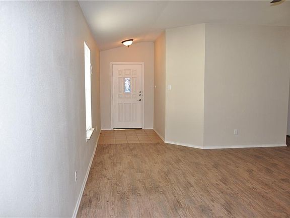 4th image of 601 Washington Square Dr