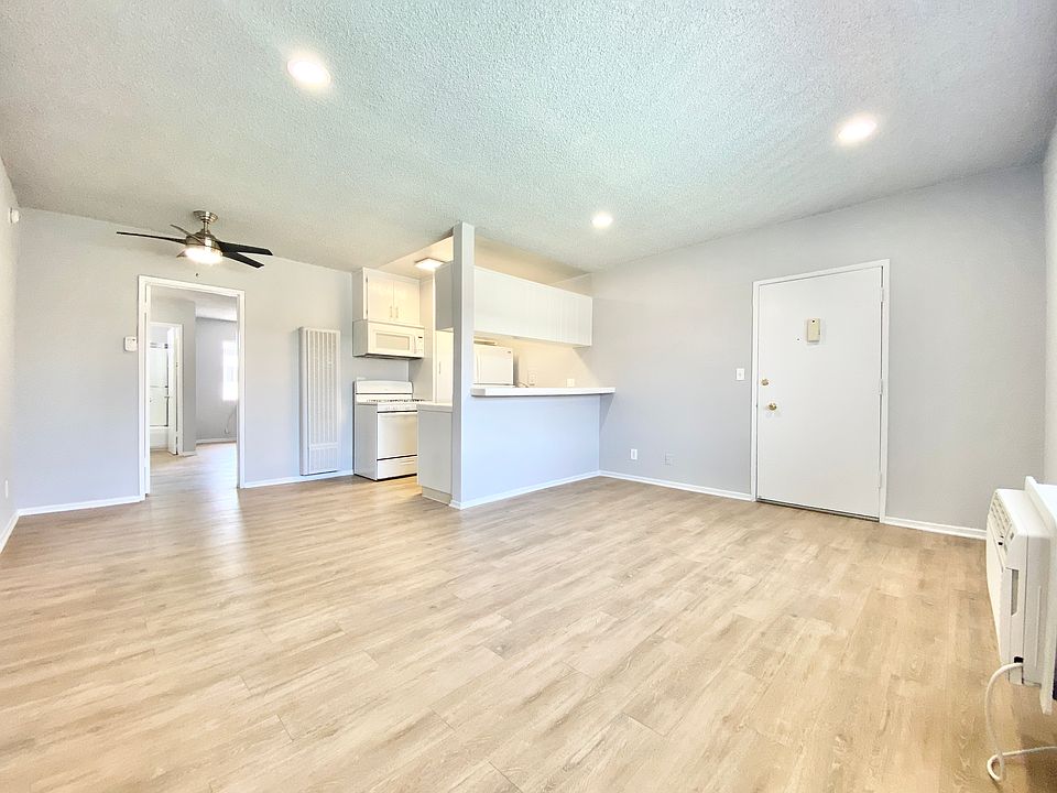 1st image of 12309 Burbank Blvd APT 3