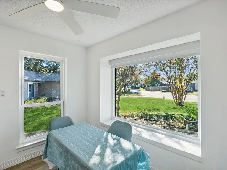 849 N Riverside Dr — Photo 9