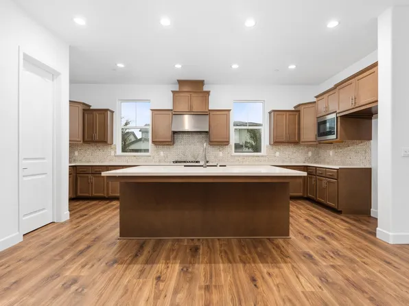 363 Peters Ln S, Madera, CA 93636