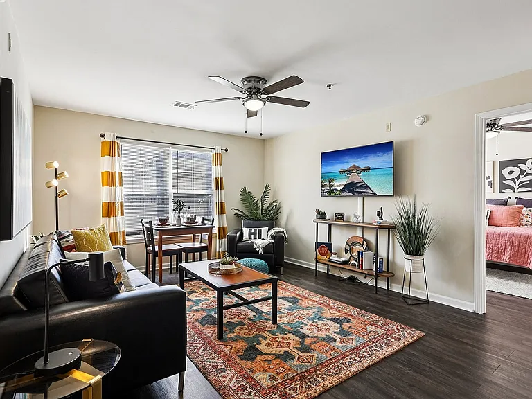 8-web-or-mls-University Ave-S2210-008