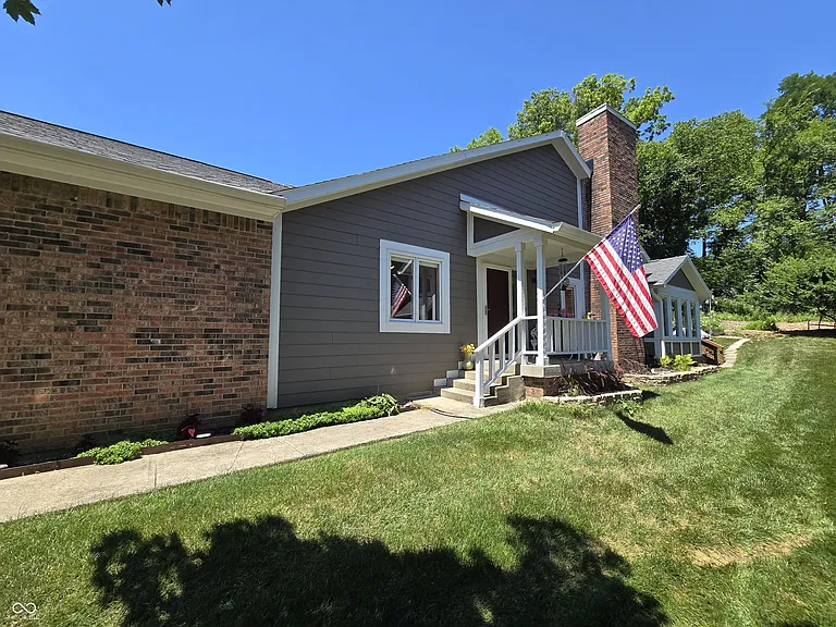8198 Foxchase Cir — Photo 2