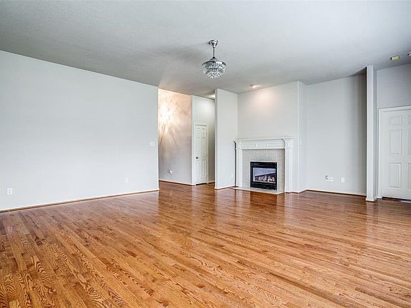 3rd image of 6519 Fox Glen Dr