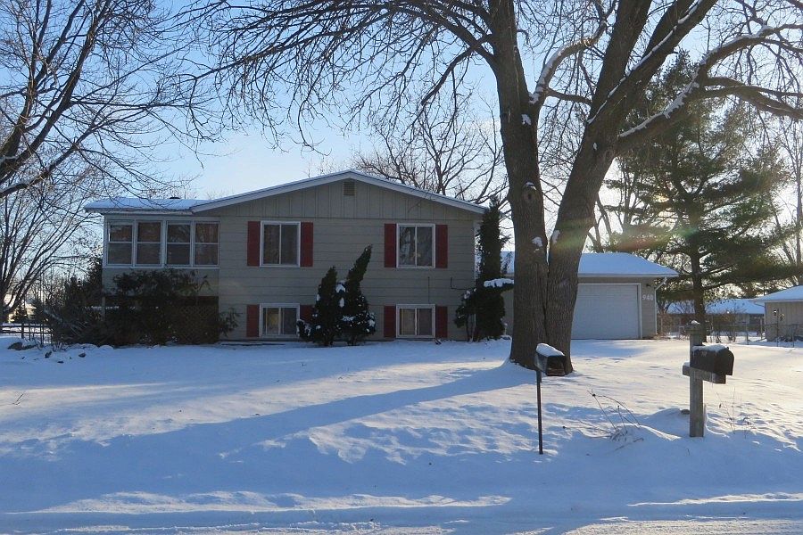 1st image of 940 Brenda Lee Dr