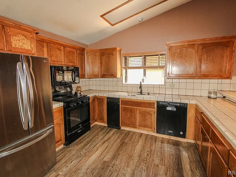 1064 Pine Ln — Photo 6
